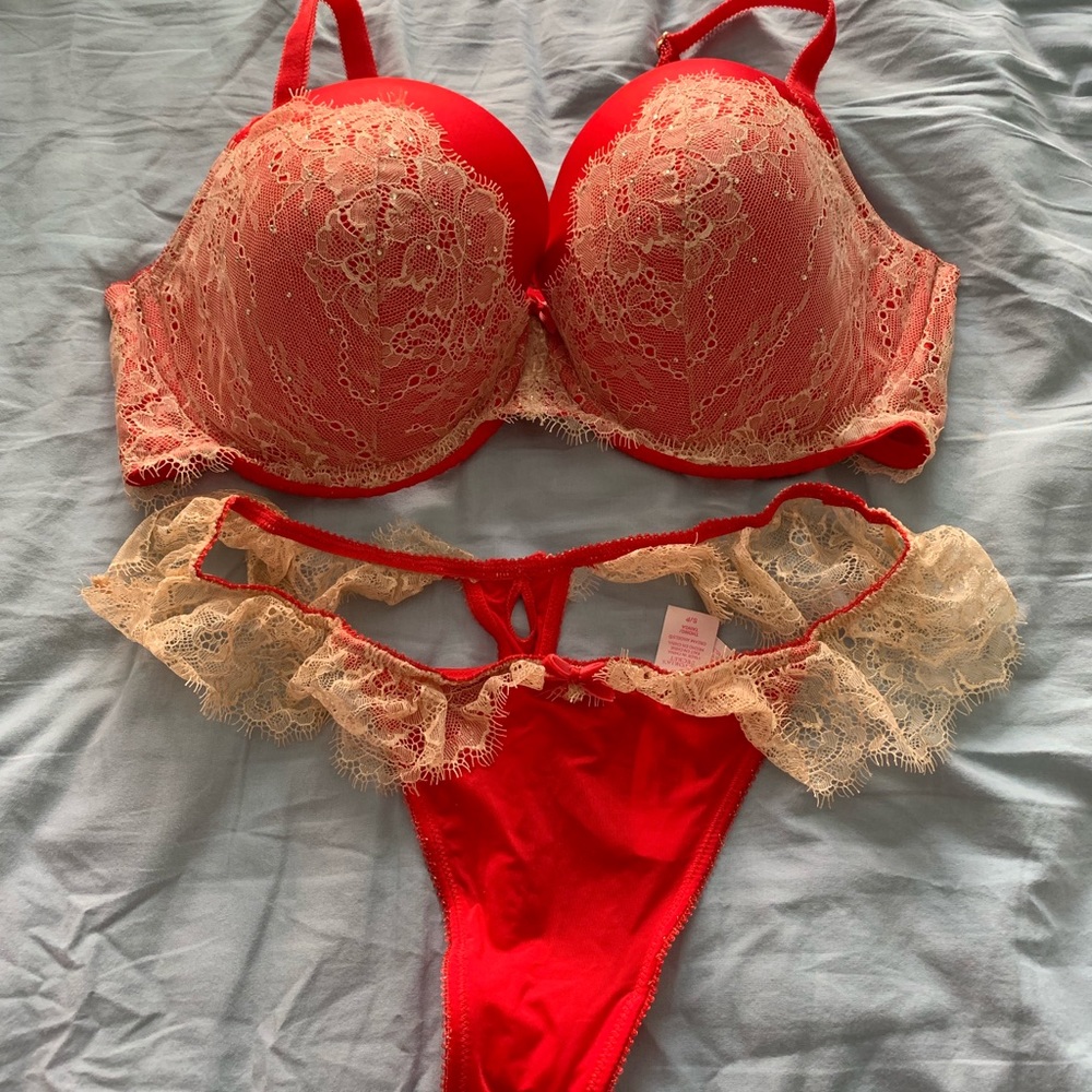 NWOT 36DD Bra and NWT Panty